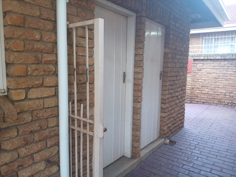 3 Bedroom Property for Sale in Florauna Gauteng