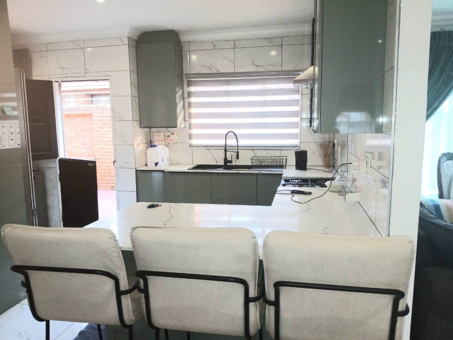 3 Bedroom Property for Sale in Florauna Gauteng