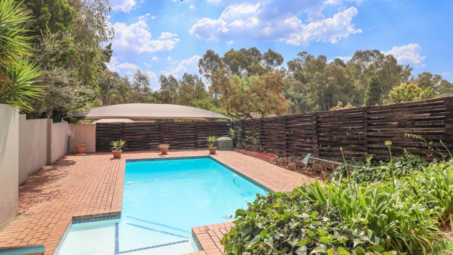 To Let 2 Bedroom Property for Rent in Douglasdale Gauteng