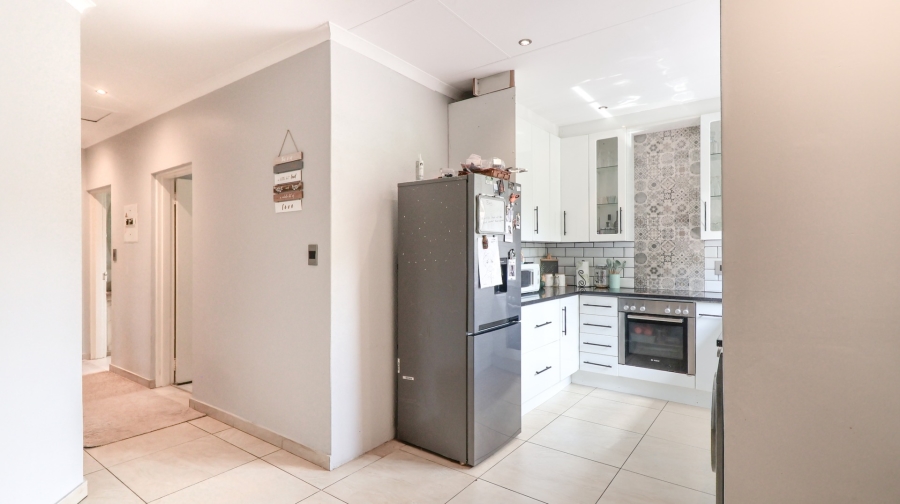 To Let 2 Bedroom Property for Rent in Douglasdale Gauteng