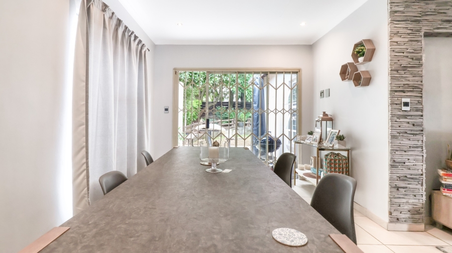 To Let 2 Bedroom Property for Rent in Douglasdale Gauteng