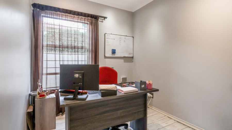 To Let 2 Bedroom Property for Rent in Douglasdale Gauteng