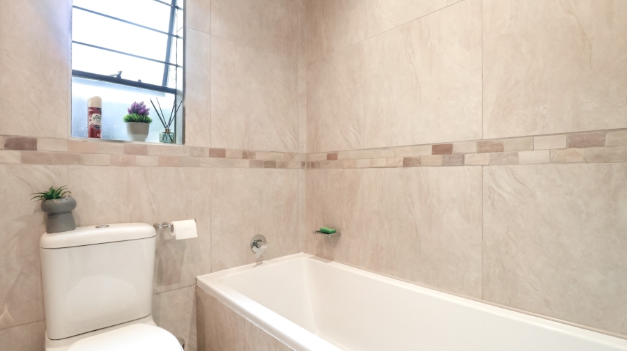 To Let 2 Bedroom Property for Rent in Douglasdale Gauteng