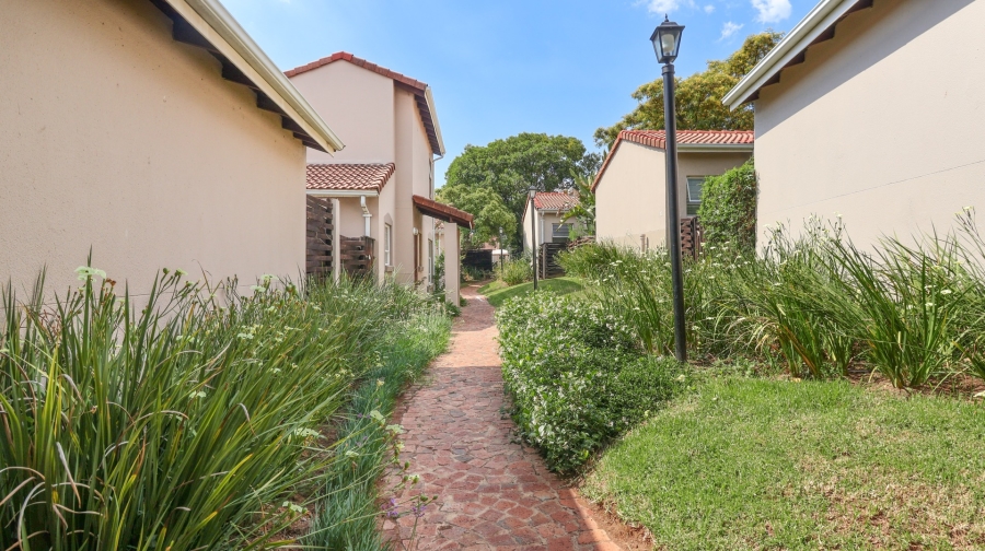 To Let 2 Bedroom Property for Rent in Douglasdale Gauteng