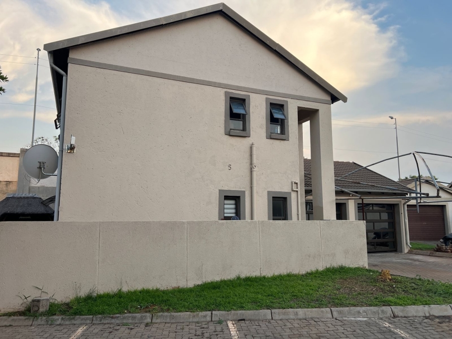 4 Bedroom Property for Sale in Winternest Gauteng