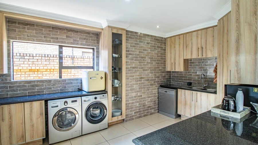 3 Bedroom Property for Sale in New Redruth Gauteng