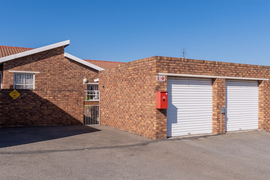 3 Bedroom Property for Sale in Birchleigh Gauteng