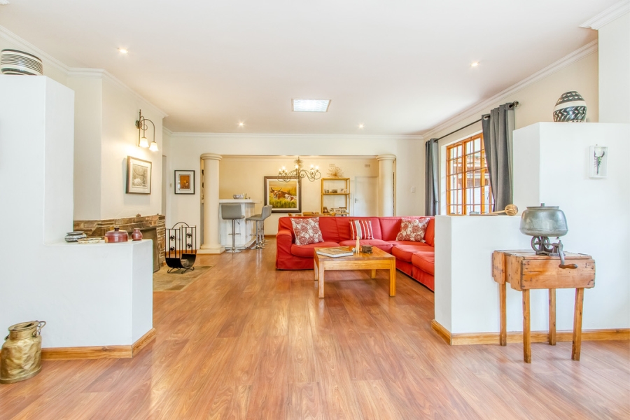 5 Bedroom Property for Sale in Linden Gauteng