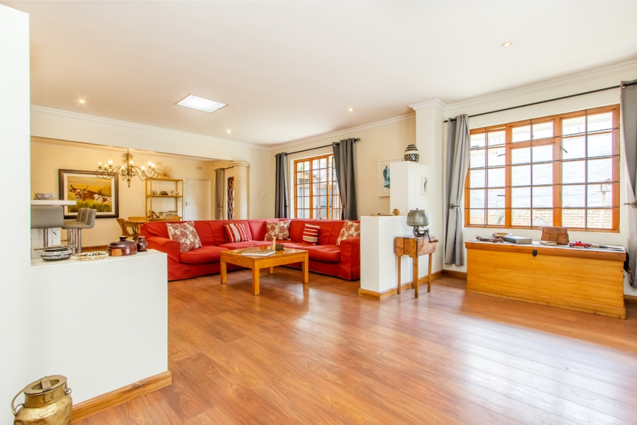 5 Bedroom Property for Sale in Linden Gauteng