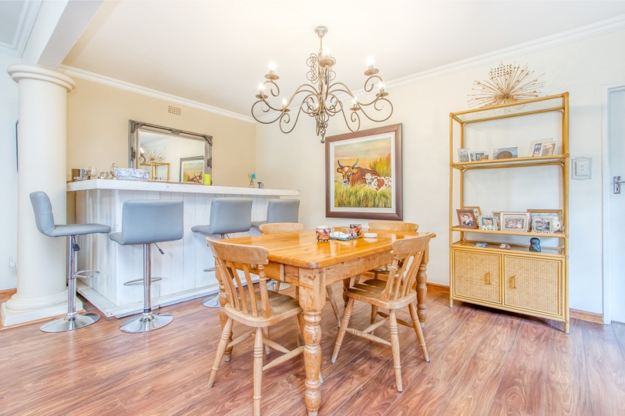 5 Bedroom Property for Sale in Linden Gauteng