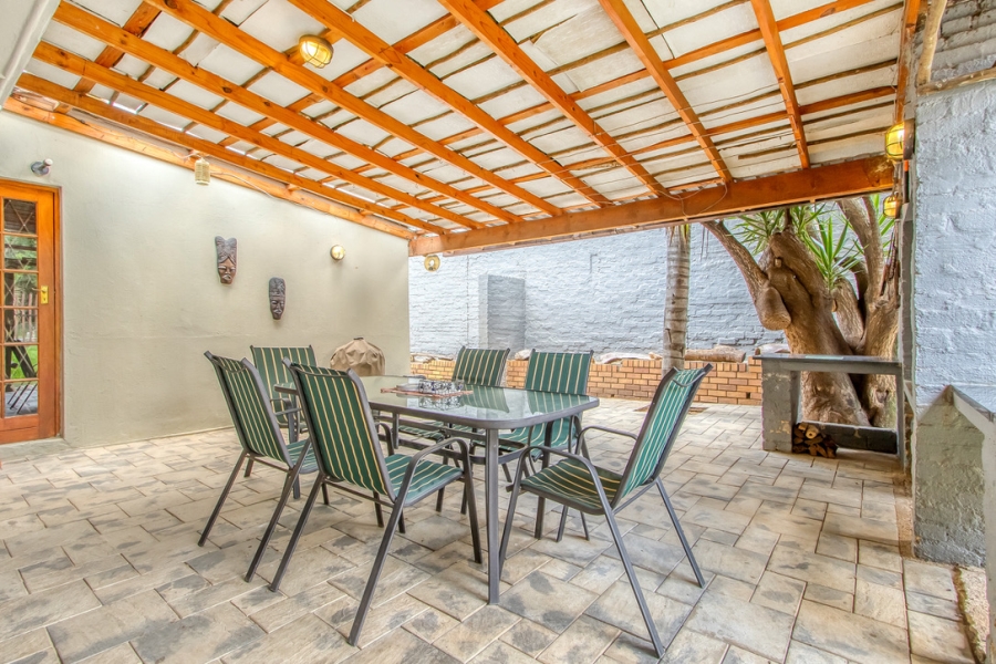 5 Bedroom Property for Sale in Linden Gauteng