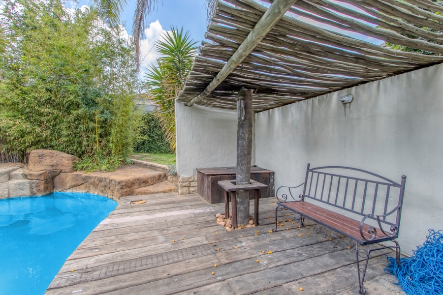 5 Bedroom Property for Sale in Linden Gauteng