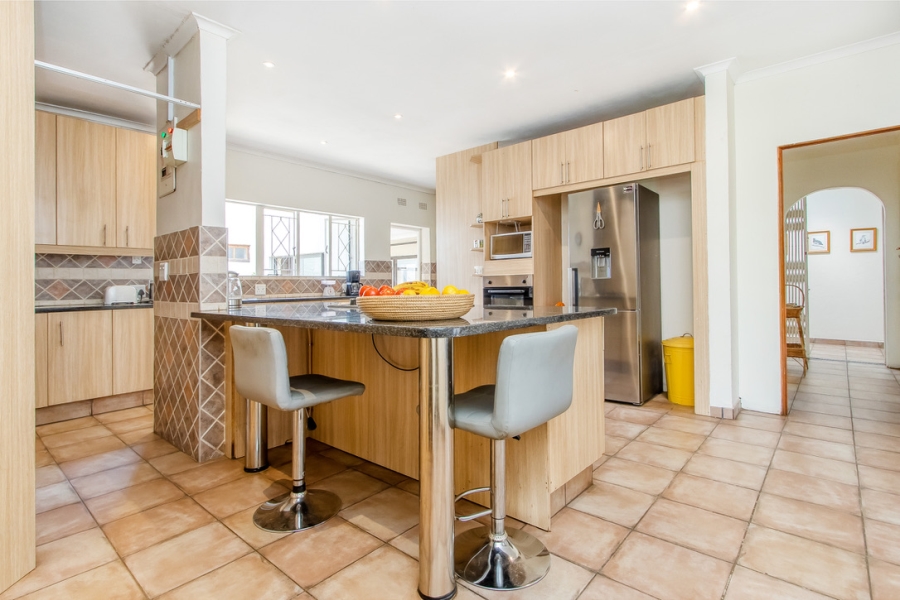 5 Bedroom Property for Sale in Linden Gauteng