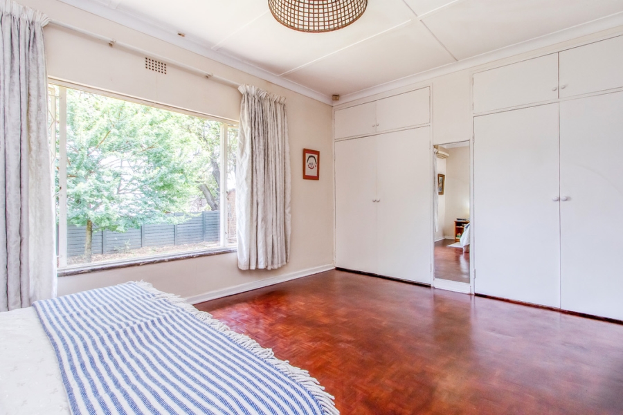 5 Bedroom Property for Sale in Linden Gauteng