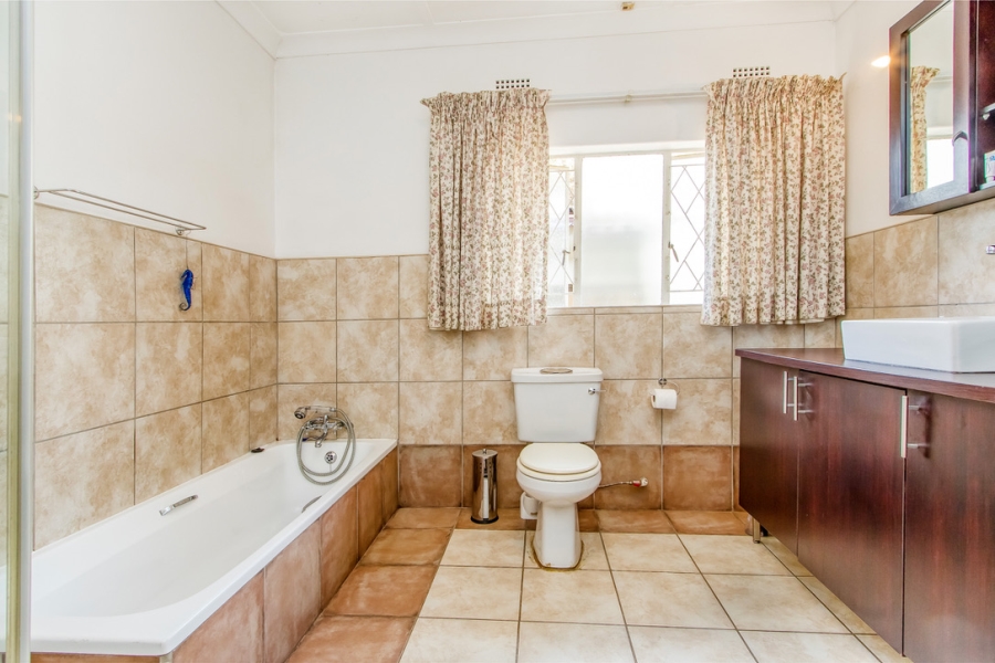 5 Bedroom Property for Sale in Linden Gauteng