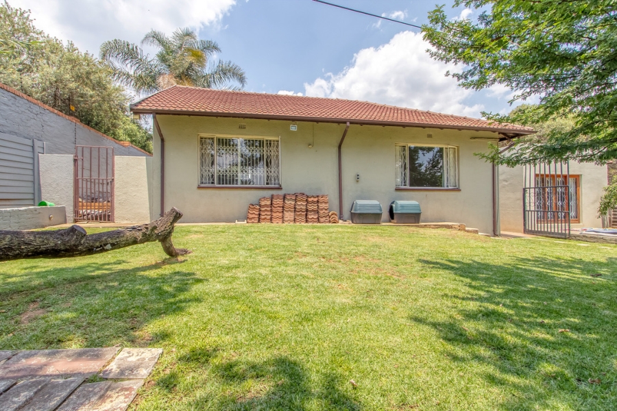 5 Bedroom Property for Sale in Linden Gauteng