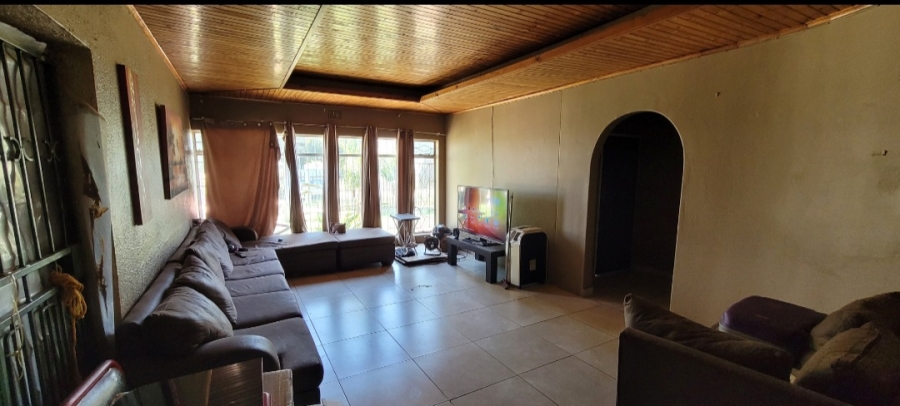 5 Bedroom Property for Sale in Elspark Gauteng