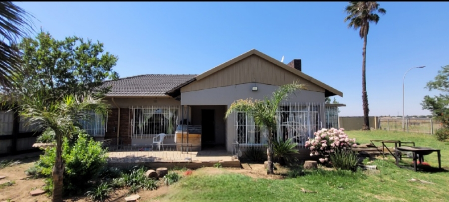 5 Bedroom Property for Sale in Elspark Gauteng