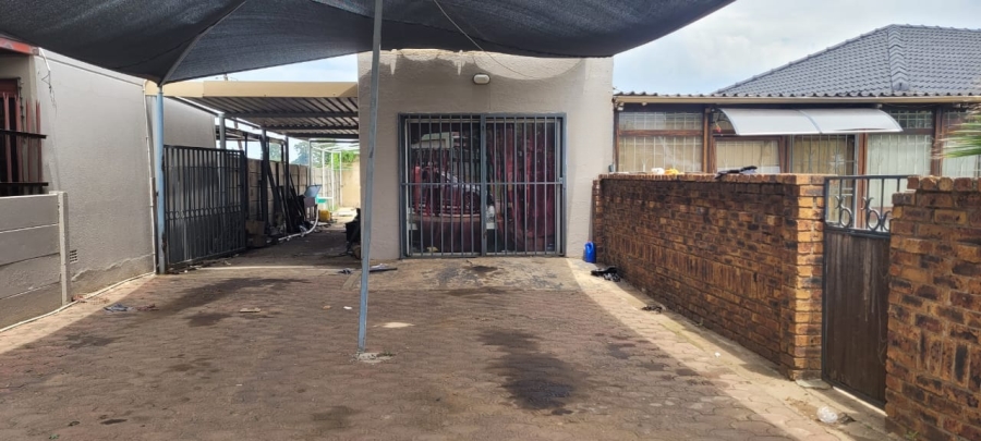 5 Bedroom Property for Sale in Elspark Gauteng