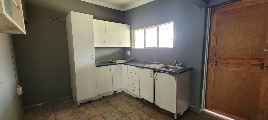 5 Bedroom Property for Sale in Elspark Gauteng