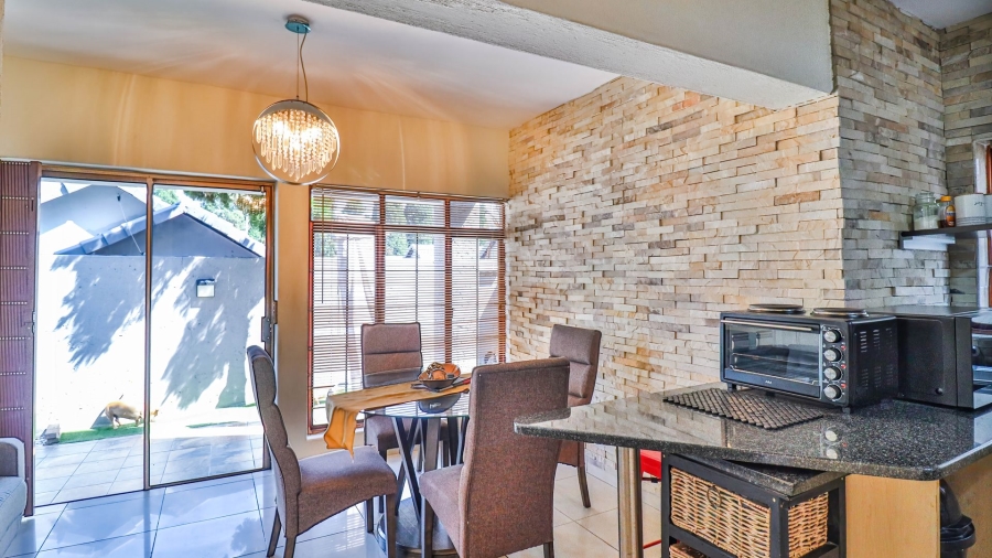 3 Bedroom Property for Sale in Corlett Gardens Gauteng