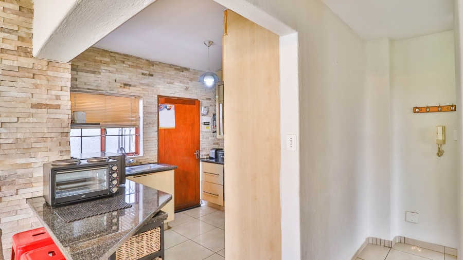 3 Bedroom Property for Sale in Corlett Gardens Gauteng