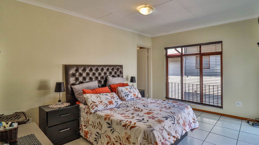 3 Bedroom Property for Sale in Corlett Gardens Gauteng