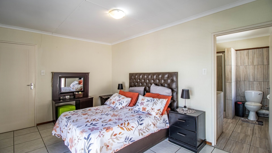 3 Bedroom Property for Sale in Corlett Gardens Gauteng