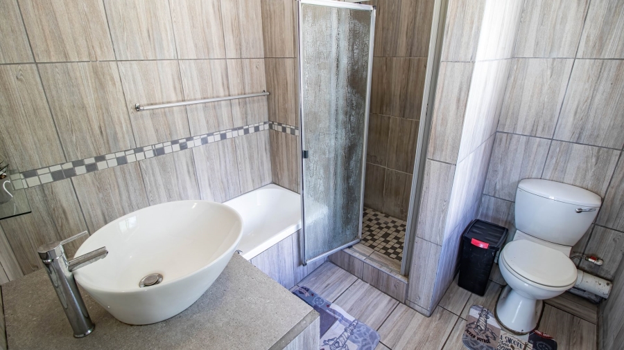 3 Bedroom Property for Sale in Corlett Gardens Gauteng