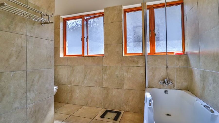 3 Bedroom Property for Sale in Corlett Gardens Gauteng