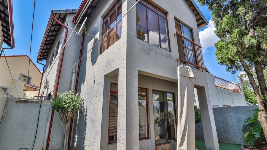 3 Bedroom Property for Sale in Corlett Gardens Gauteng
