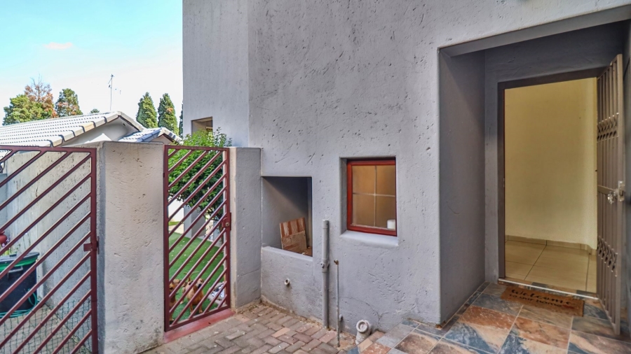 3 Bedroom Property for Sale in Corlett Gardens Gauteng