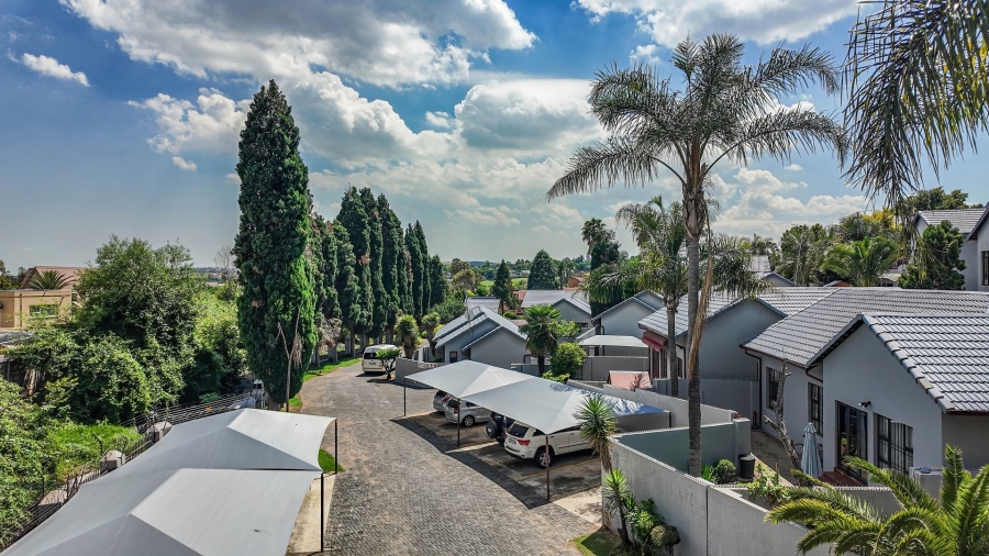 3 Bedroom Property for Sale in Corlett Gardens Gauteng