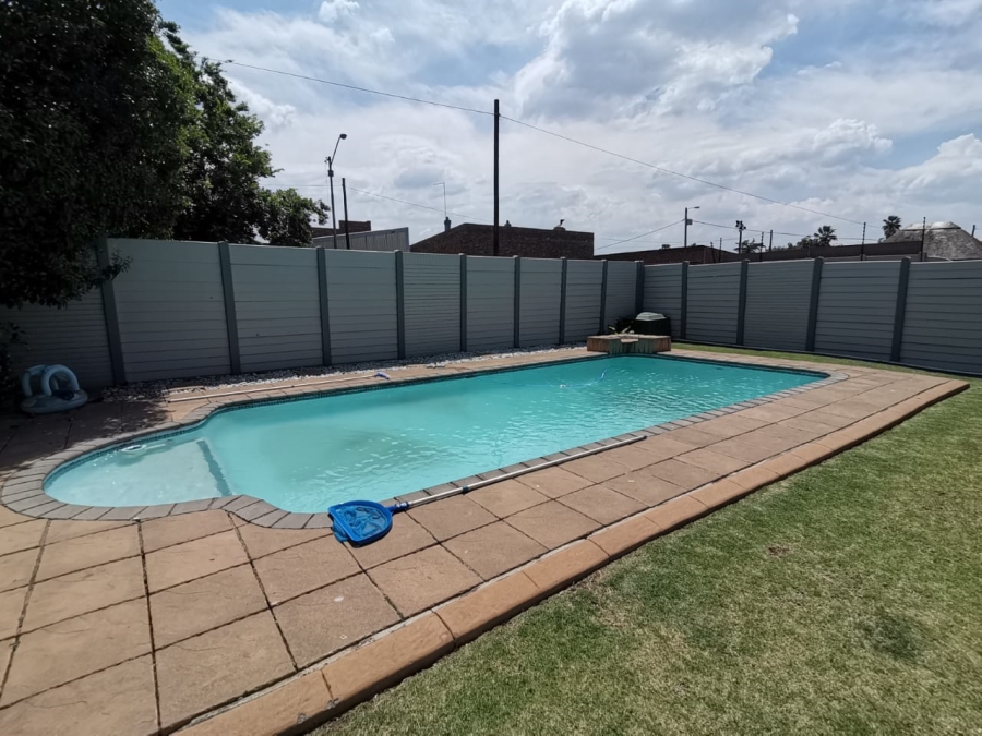 To Let 3 Bedroom Property for Rent in Primrose Gauteng