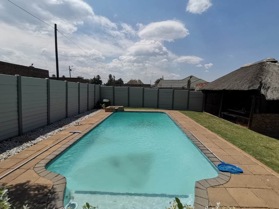 To Let 3 Bedroom Property for Rent in Primrose Gauteng