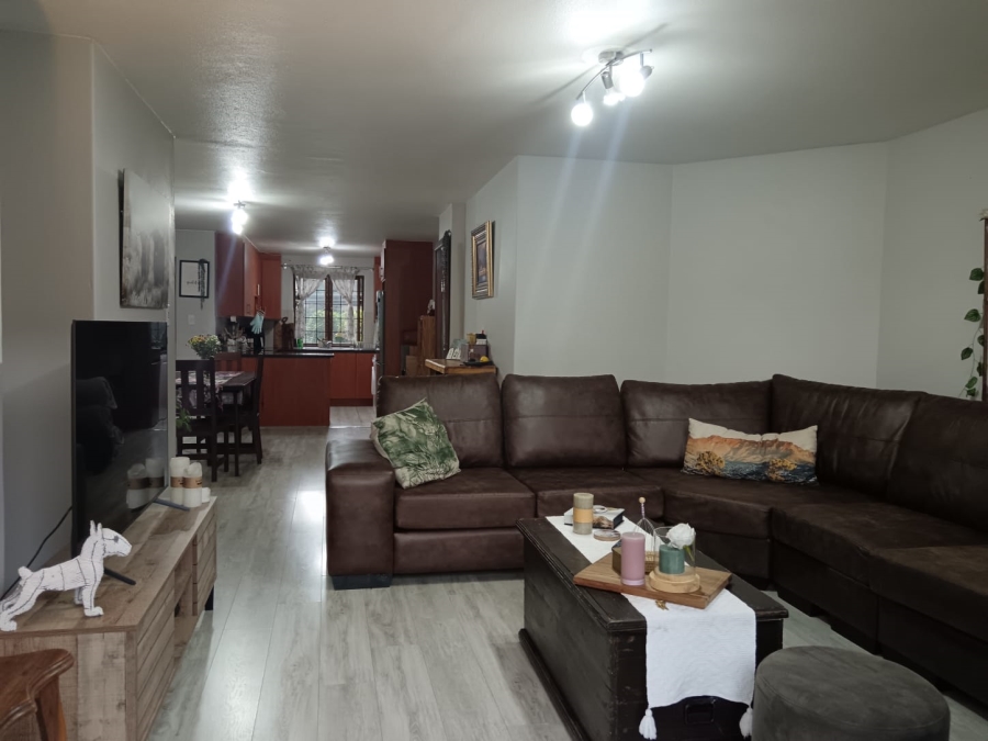 To Let 2 Bedroom Property for Rent in Paulshof Gauteng