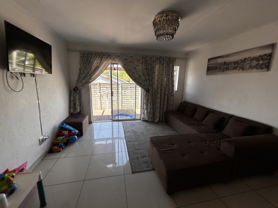 2 Bedroom Property for Sale in Greenstone Hill Gauteng