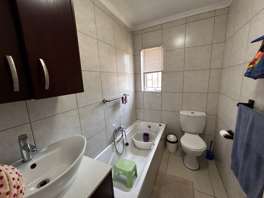 2 Bedroom Property for Sale in Greenstone Hill Gauteng