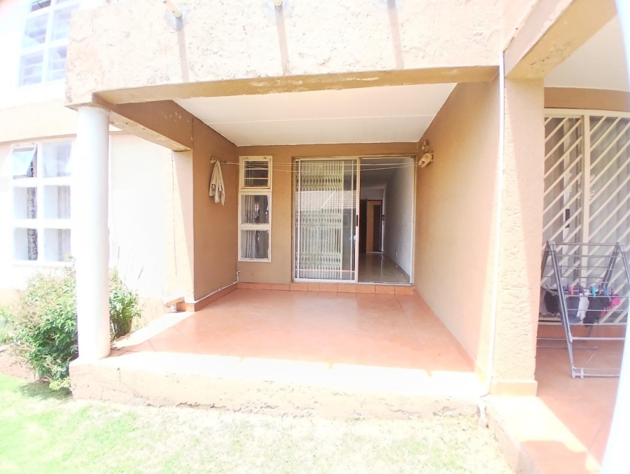 2 Bedroom Property for Sale in Mondeor Gauteng
