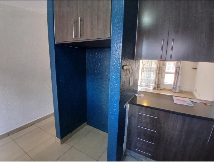 2 Bedroom Property for Sale in Mondeor Gauteng