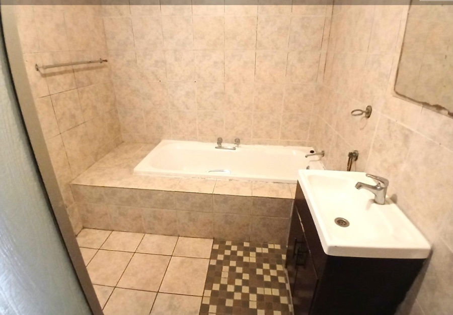 2 Bedroom Property for Sale in Mondeor Gauteng