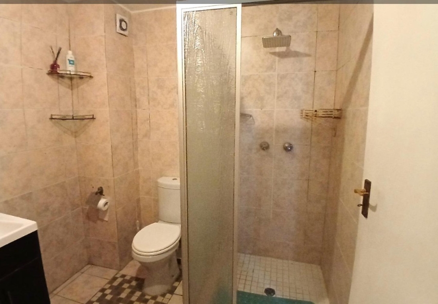 2 Bedroom Property for Sale in Mondeor Gauteng