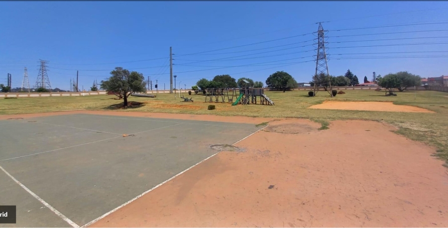 2 Bedroom Property for Sale in Mondeor Gauteng