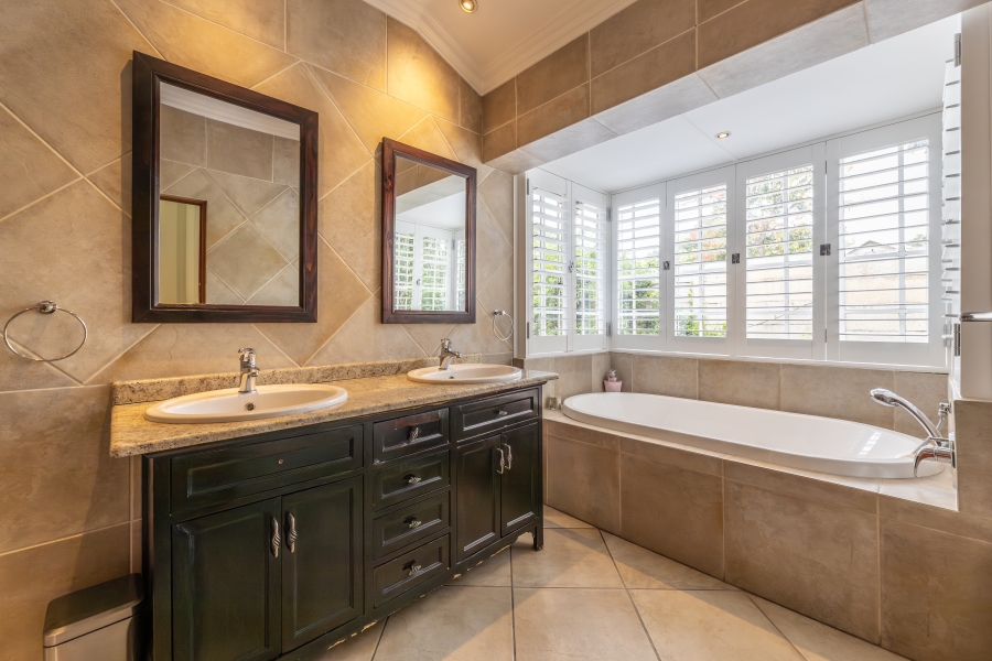 4 Bedroom Property for Sale in Norscot Gauteng