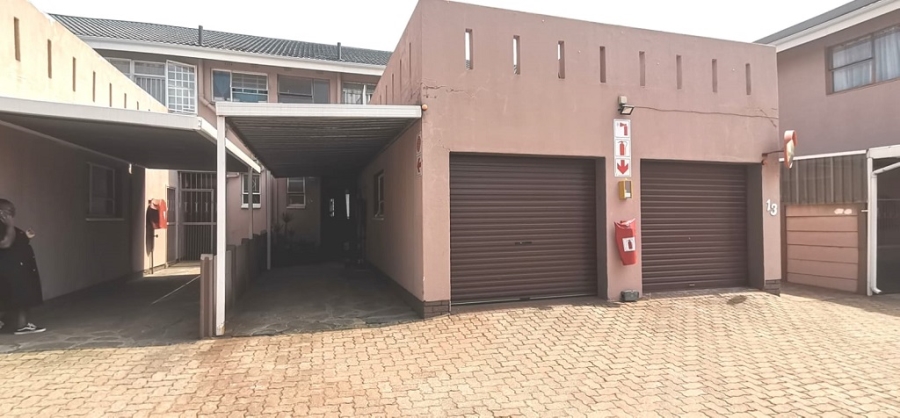 2 Bedroom Property for Sale in Brackenhurst Gauteng