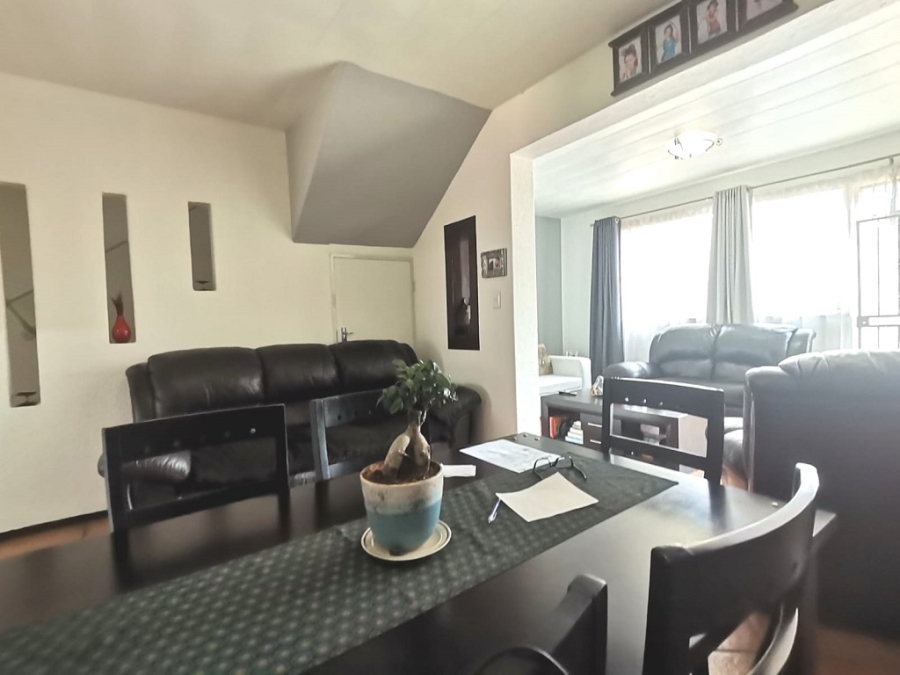 2 Bedroom Property for Sale in Brackenhurst Gauteng