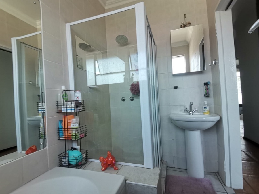 2 Bedroom Property for Sale in Brackenhurst Gauteng