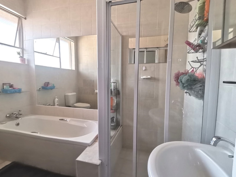 2 Bedroom Property for Sale in Brackenhurst Gauteng