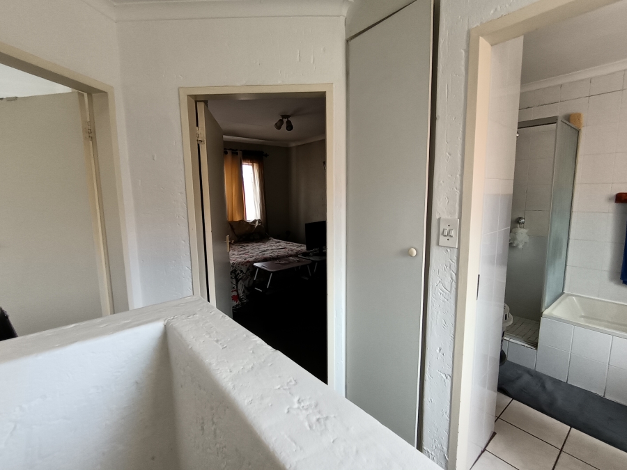 2 Bedroom Property for Sale in Glenvista Gauteng