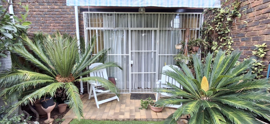 2 Bedroom Property for Sale in Garsfontein Gauteng
